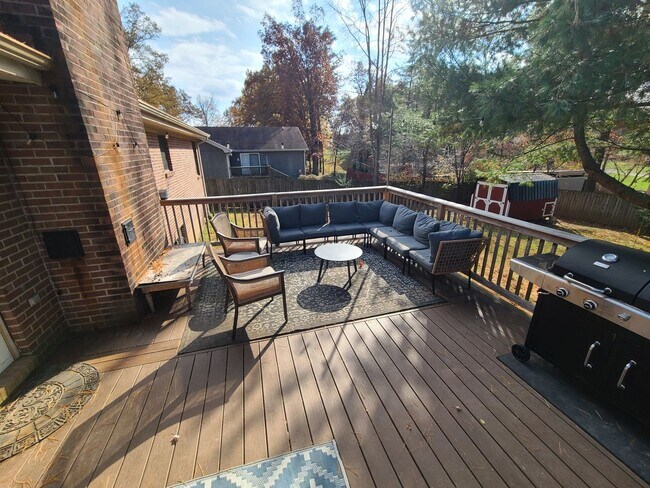 Building Photo - Ring in 2026 with THIS Great Rental!