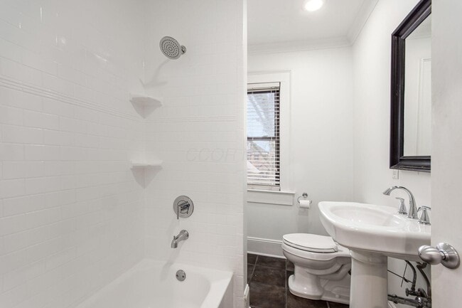 Building Photo - 106 E Gates St