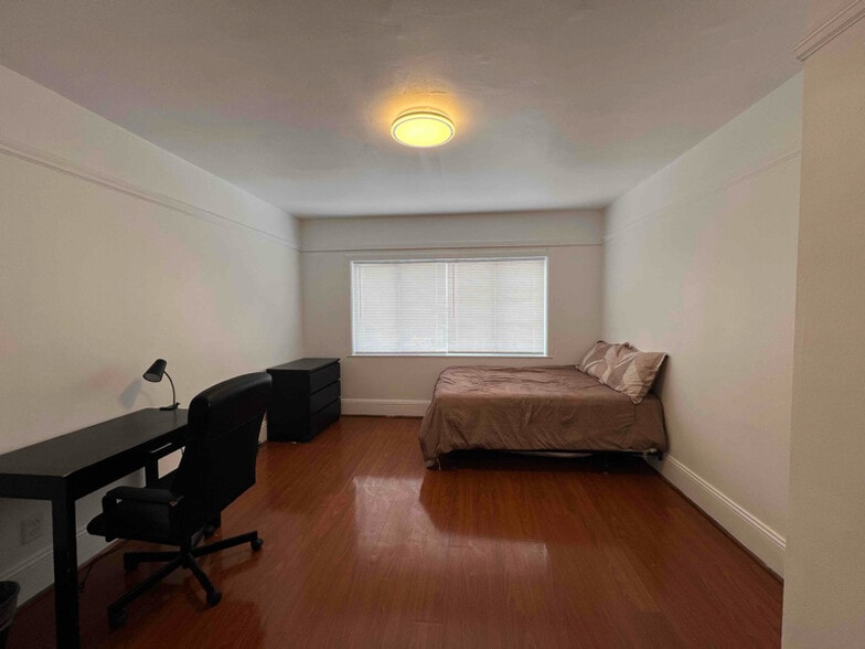 Building Photo - 185 Miriam St