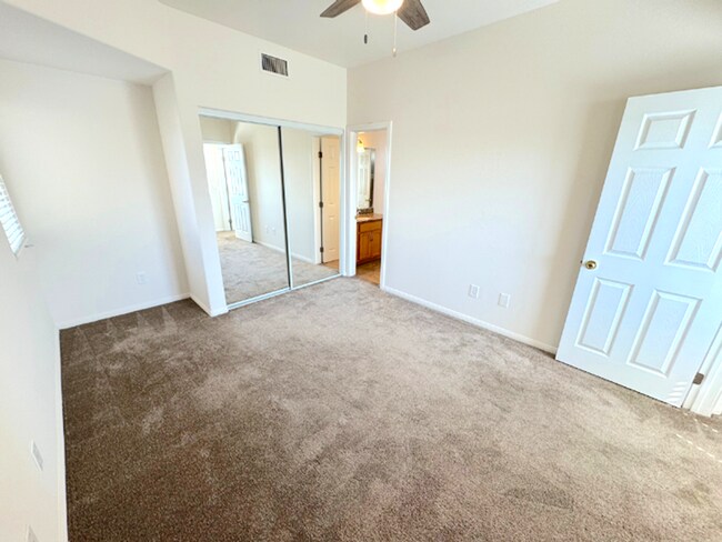 Building Photo - 256 Elm Ave