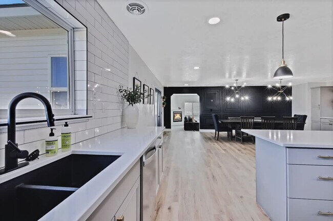Building Photo - 4611 S Merrivale Pl