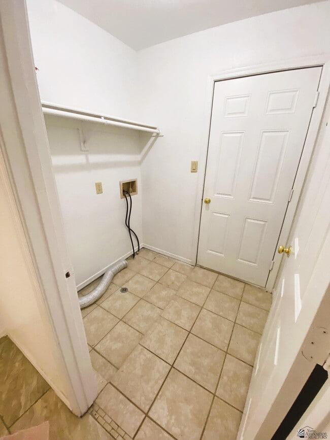 Building Photo - 1422 Andrea Ave