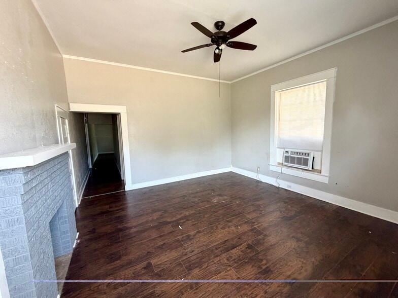 Building Photo - 1500 E Fannin St