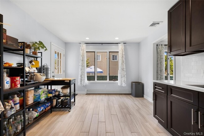 Building Photo - 2 York Ave