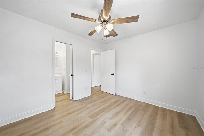 Building Photo - 13690 Orange Sunset Dr