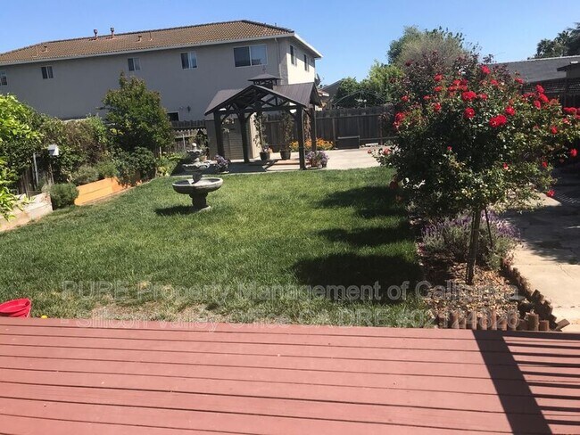 Building Photo - 1520 E St John St