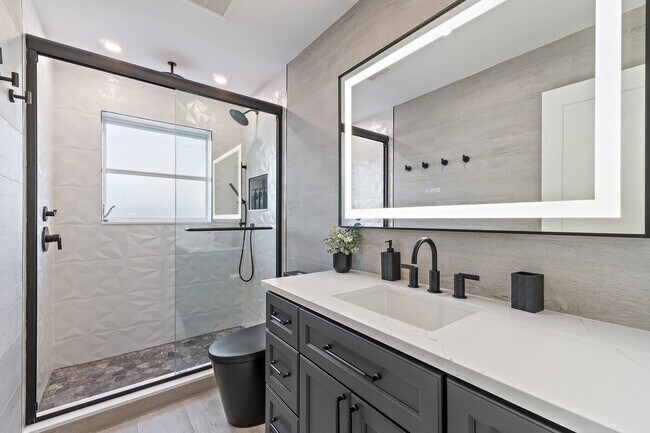 Building Photo - 4193 Hyacinth Cir N