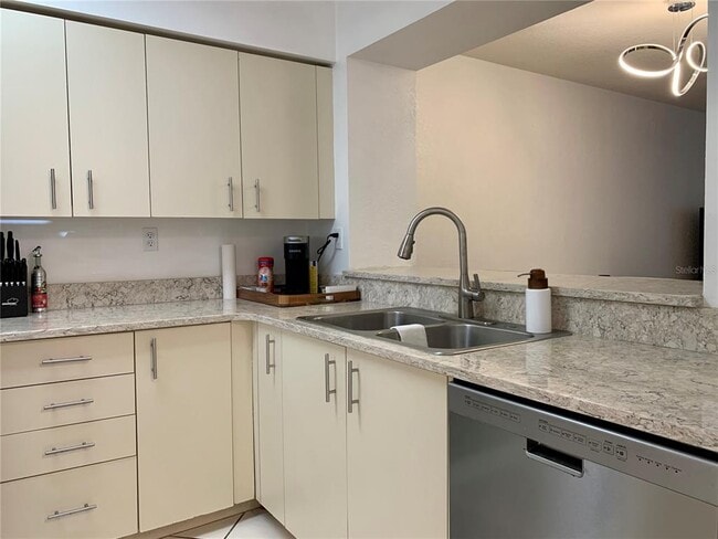 Building Photo - 6061 Bahia Del Mar Cir