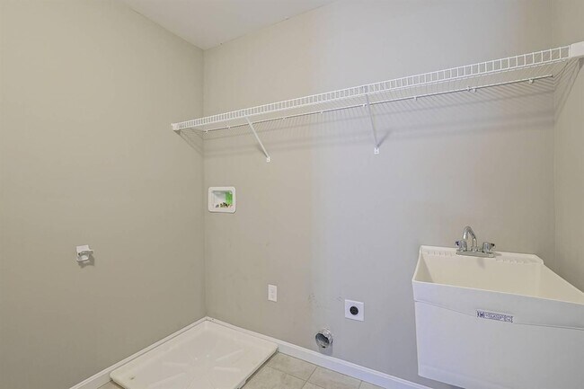 Building Photo - 6545 Cannondale Dr