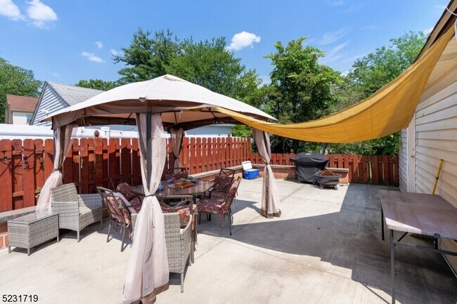 Building Photo - 105 Berkeley Ave