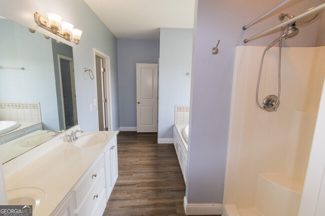 Building Photo - 319 W Leyland Ct