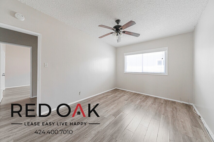 Building Photo - 2036 E Whiting Ave