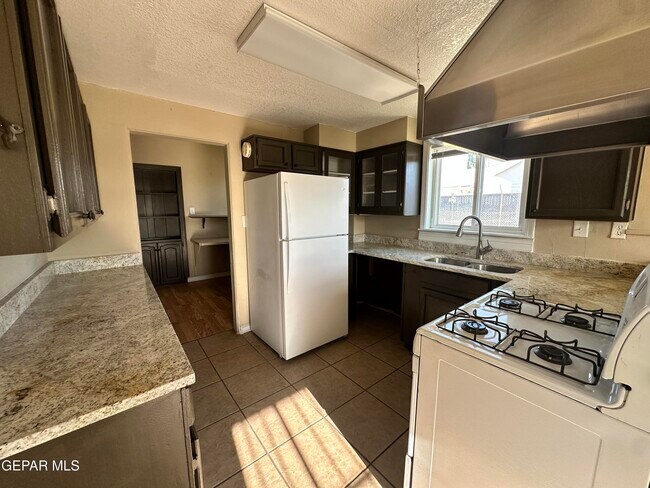 Building Photo - 7224 Dale Rd