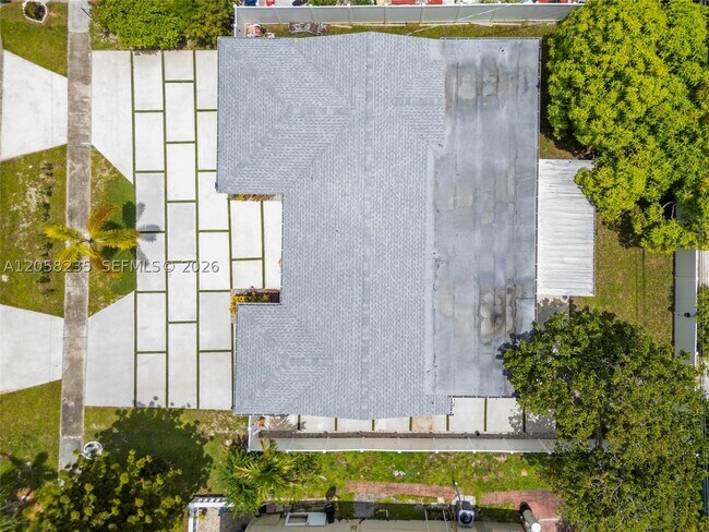 Building Photo - 4930 NW 17th St