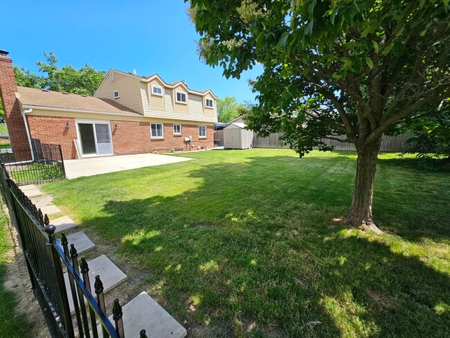 Building Photo - 43921 Arlington Rd