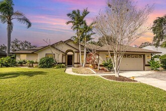 Building Photo - Luxurious 4 Bed/2.5 Bath Home with Stunning Lake and Golf Course Views with Pool on Savannahs Tra...