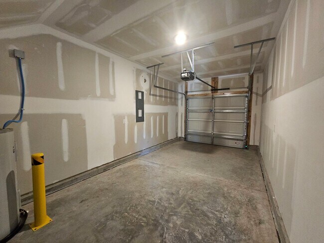 Building Photo - Waterway Commons - 4 Bedroom / Single Car ...