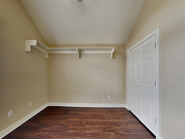 Building Photo - 2922 31st Ave N