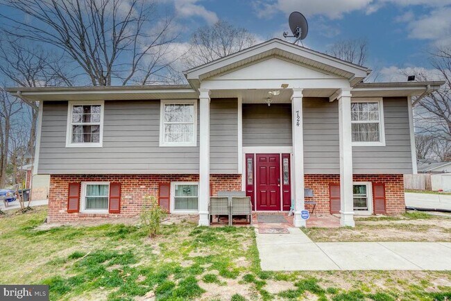 Building Photo - 724 Sherwood Ln