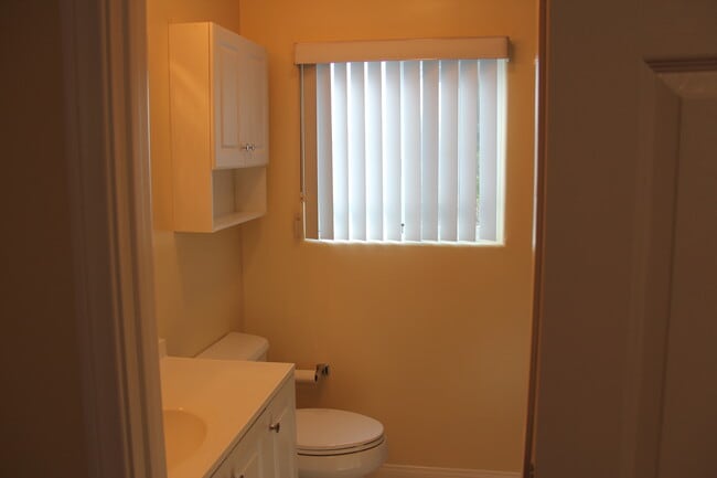 Building Photo - 125 Carr Dr