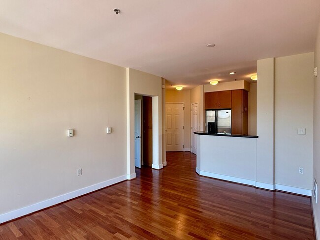 Building Photo - Beautiful 2 bedroom, 2 bath condo for rent...