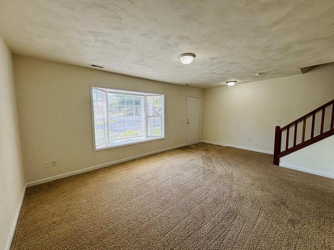 Building Photo - 840 Patrick Henry Dr