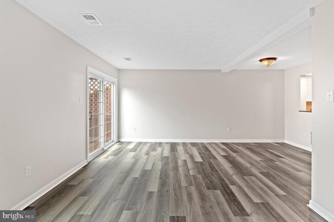 Building Photo - 689 Clearview Ave