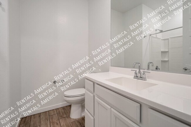 Building Photo - Amazing 3-bedroom 3 1/2 bath