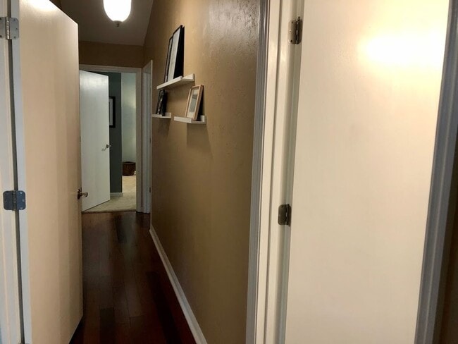 Building Photo - Beautifully Renovated Home in The Reserve!
