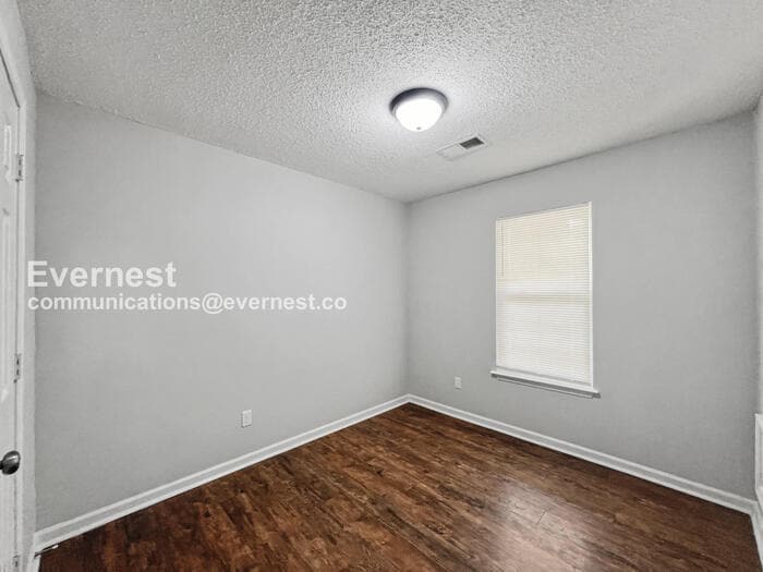 Building Photo - 1984 Custer Dr