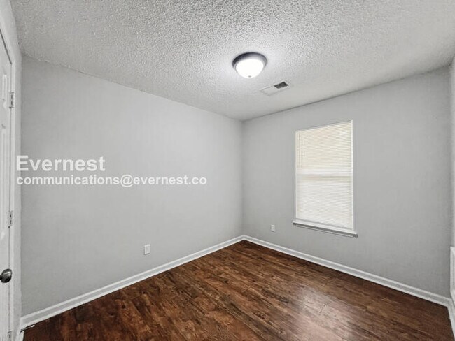 Building Photo - 1984 Custer Dr