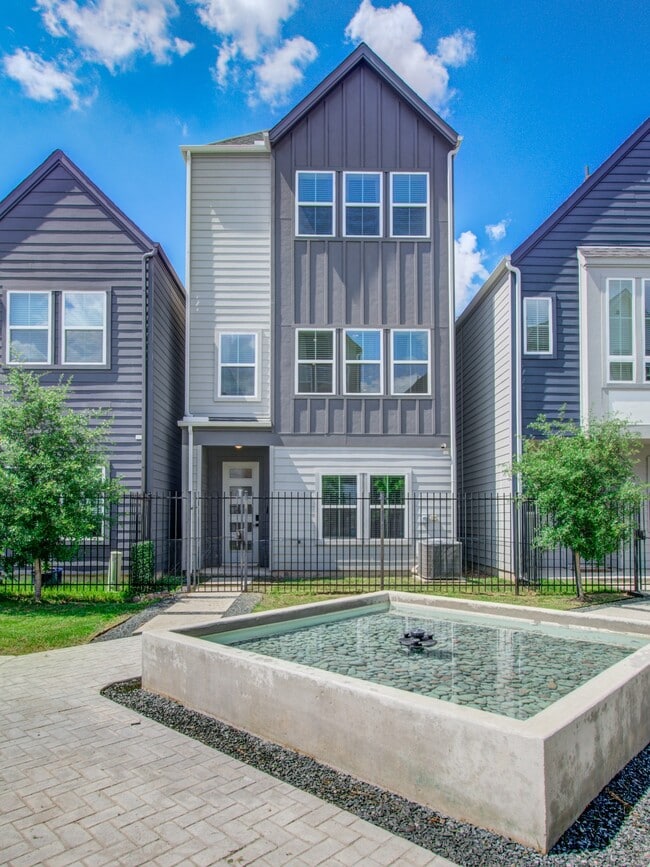 Building Photo - 8325 Springwood Crk Ln