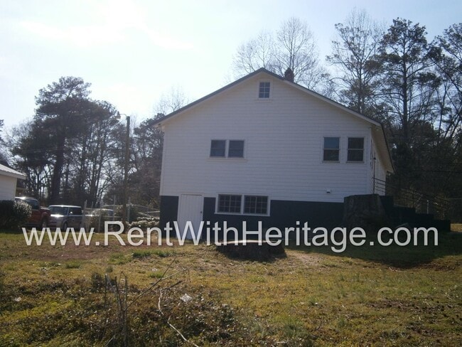 Building Photo - GORGEOUS RANCH/ GRAND PA'S BUNGELOW/ 1.6 ACRES/ FRONT PORCH/ PRIVATE YARD