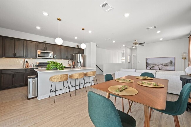 Building Photo - 8411 Leroi Dr