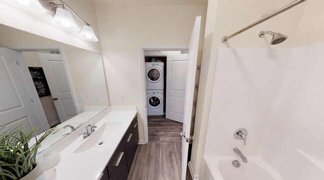 Building Photo - A0 | 1 Bed 1 Bath | 563 sf