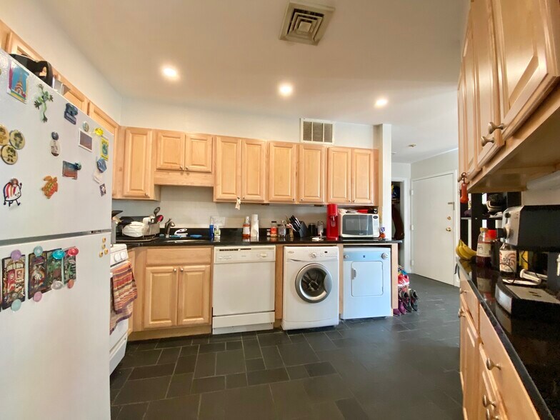 Building Photo - 100 Riverway