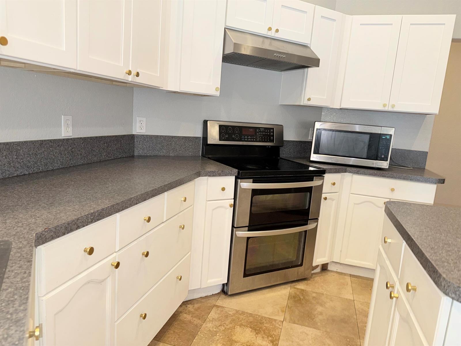 Building Photo - 7534 Coconut Blvd