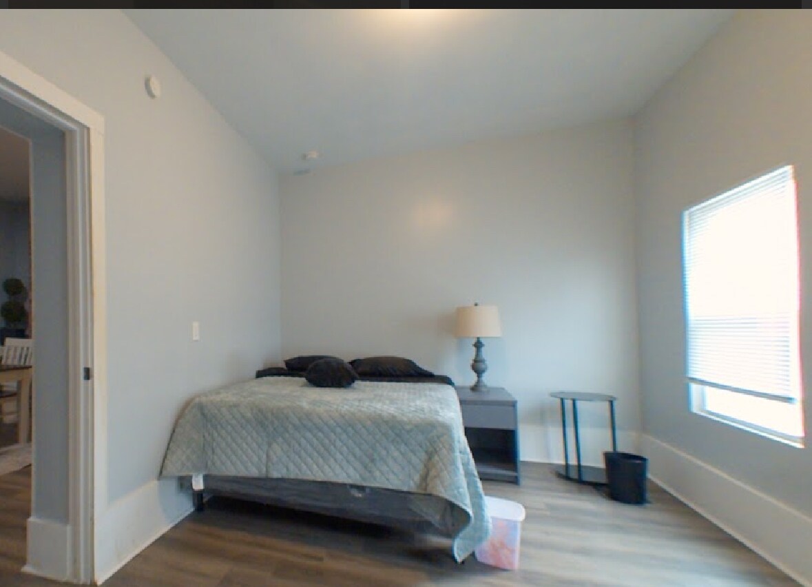 Bedroom 1 - 16 18th St