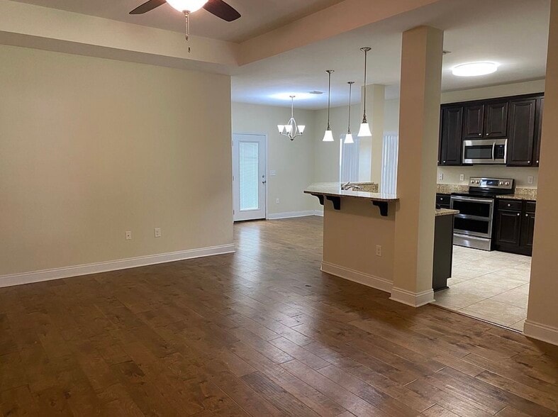 Building Photo - 2267 Tom St