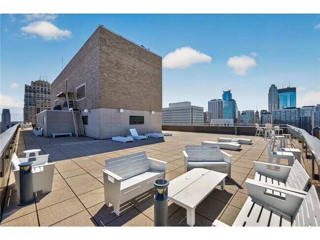 Building Photo - 19 S 1st St