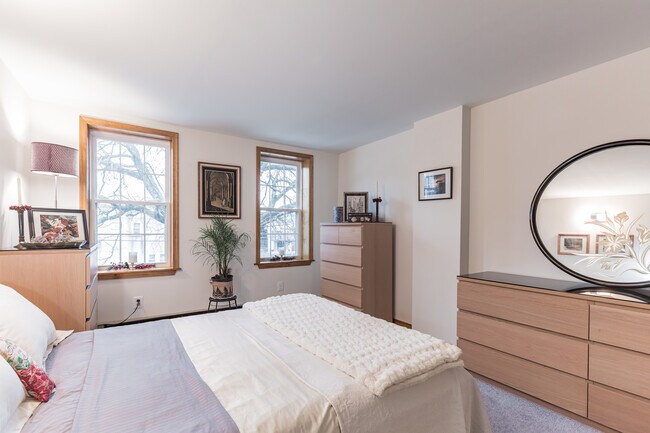 Building Photo - 3 W 1st Ave