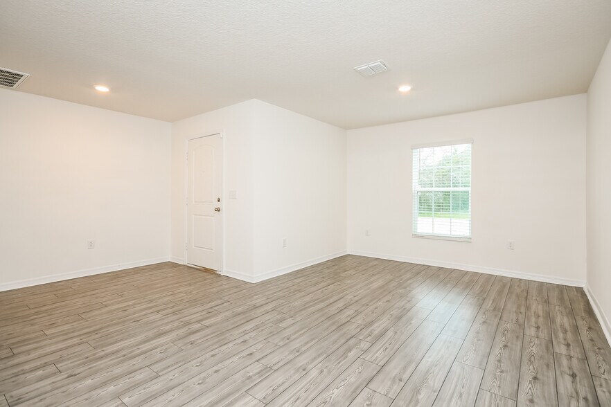 Building Photo - 1628 Tench Ct