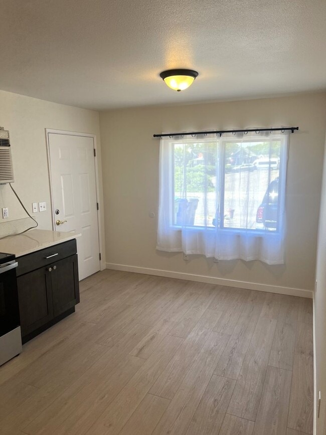 Building Photo - Pardee Duplex (A &amp; B)