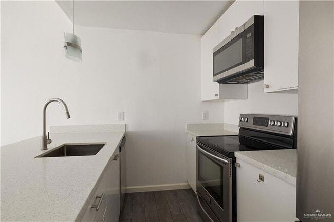 Building Photo - 901 Galveston Ave W