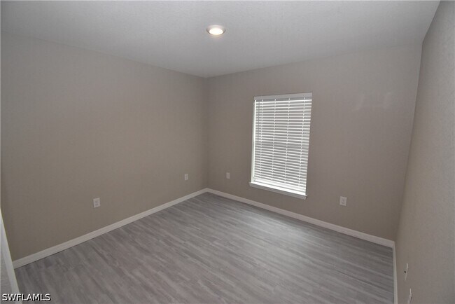 Building Photo - 1544 Waldorf Dr