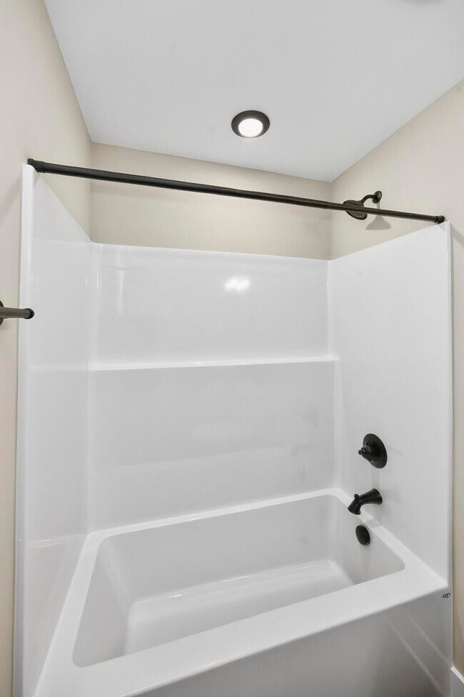 Building Photo - 206 Ross Ave