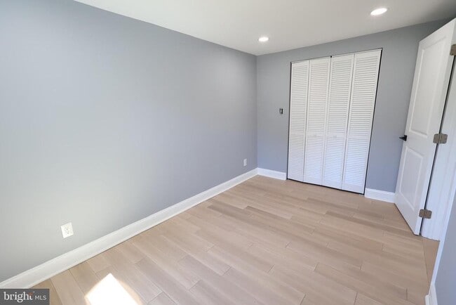 Building Photo - 5110 Kenwood Ave