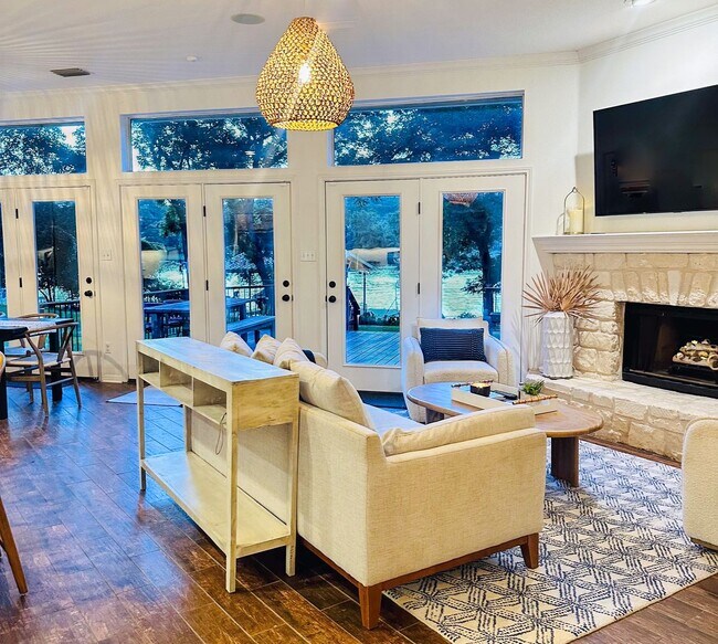Building Photo - *** Lake Austin House * Waterfront * Lush 2 Acre Yard w/ Boat Dock * Pet Friendly * Fully Furnish...
