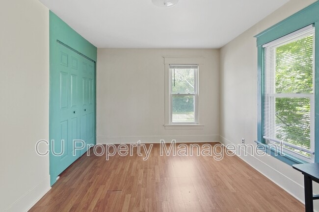 Building Photo - 704 S Vine St