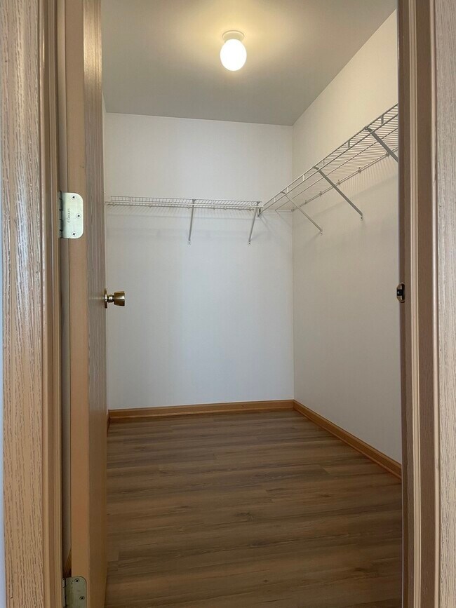 Building Photo - 1723 Silverstone Dr